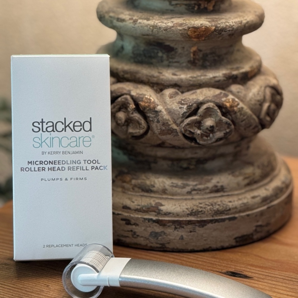 Stacked Skincare Microneedling Tool + 2 Replacement Roller Heads